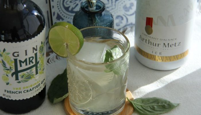 cocktail avec crémant arthur metz ice blanc et gin mr h